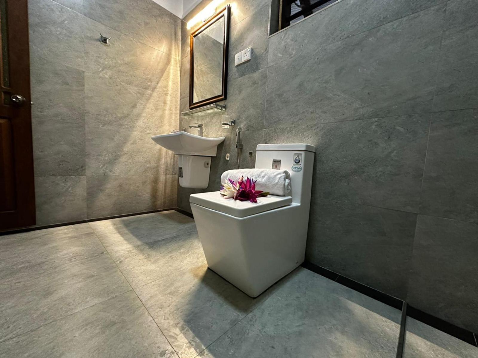 Curve Hiri Apartment Dickwella Exterior photo