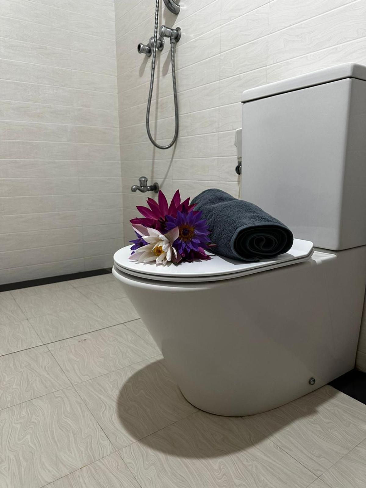 Curve Hiri Apartment Dickwella Exterior photo