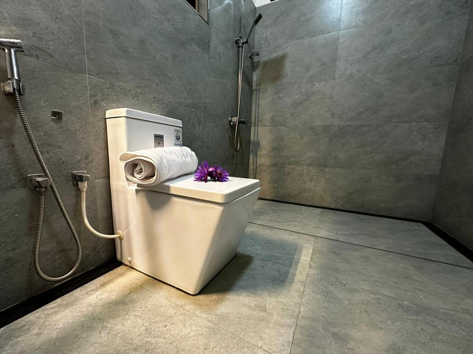 Curve Hiri Apartment Dickwella Exterior photo
