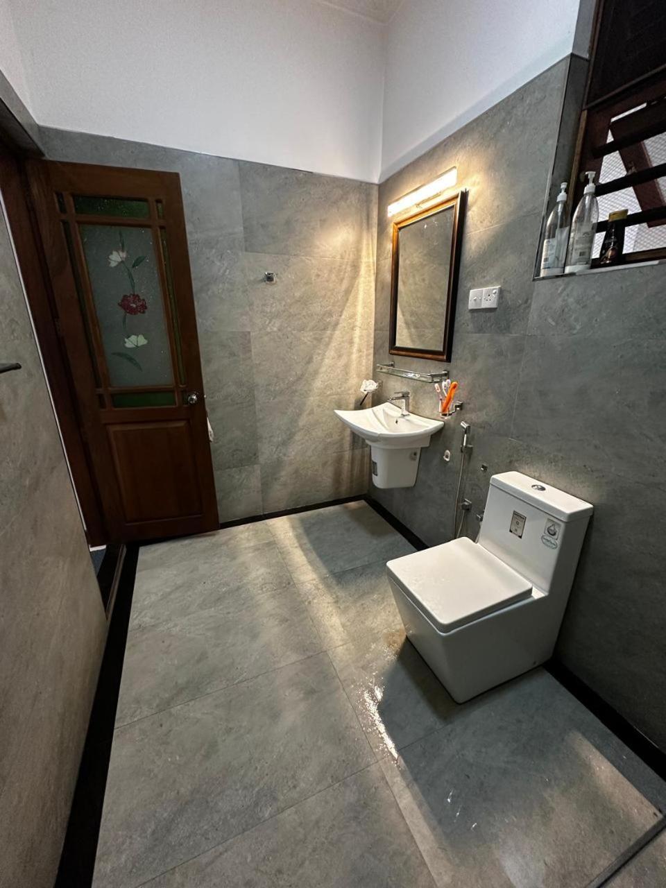 Curve Hiri Apartment Dickwella Exterior photo